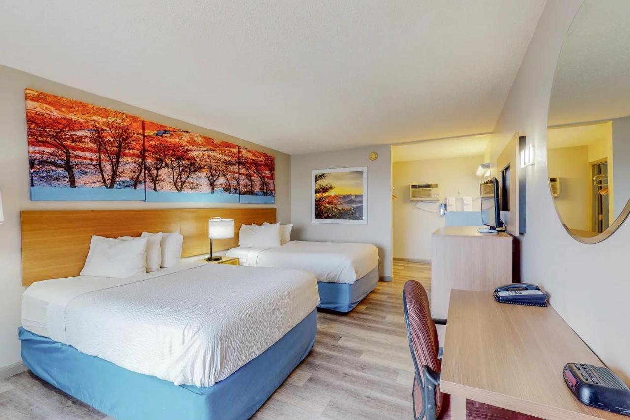 Days Inn By Wyndham Socorro Bagian luar foto