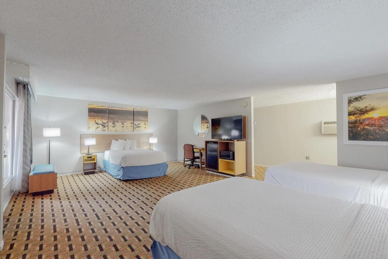 Days Inn By Wyndham Socorro Bagian luar foto