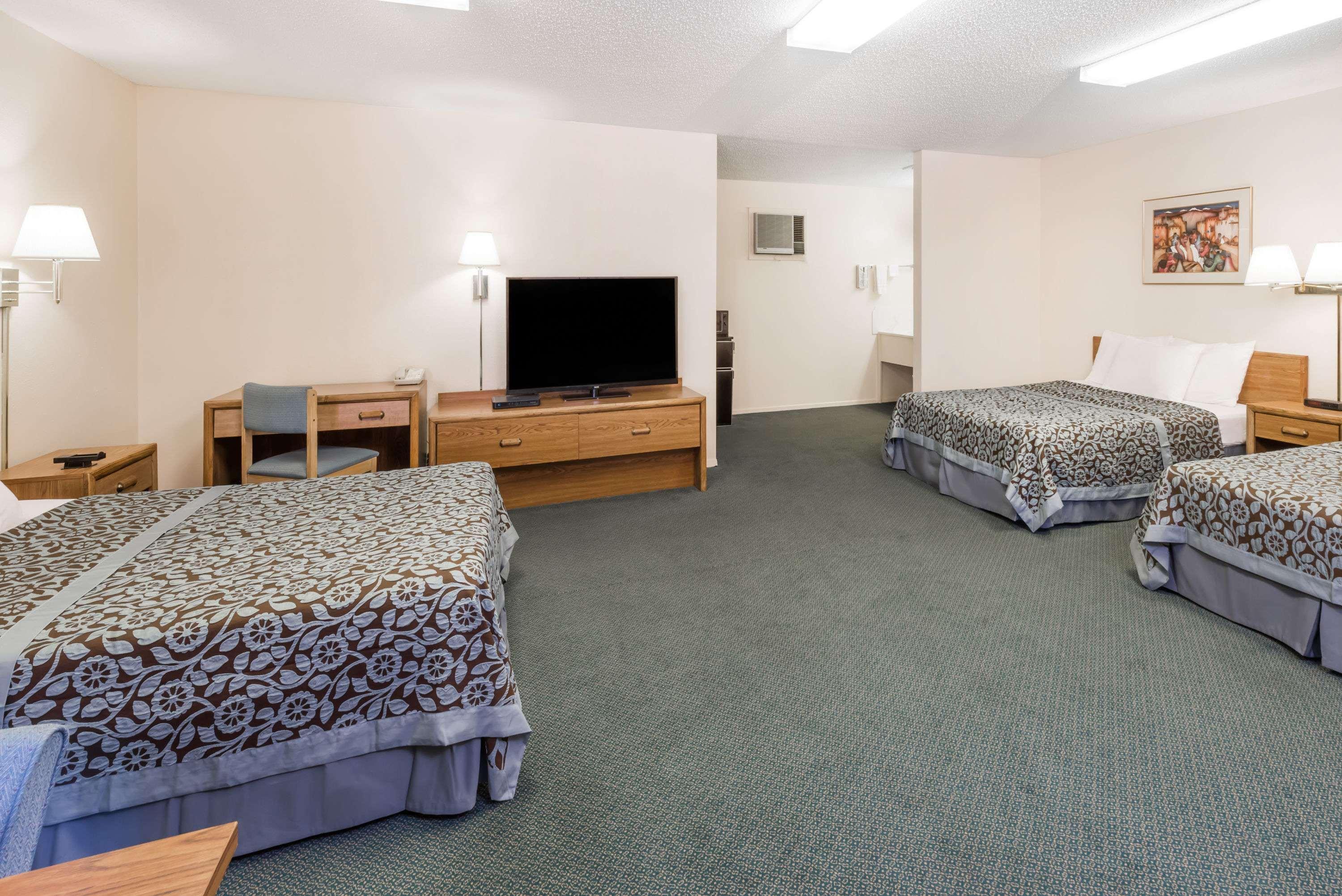 Days Inn By Wyndham Socorro Bagian luar foto