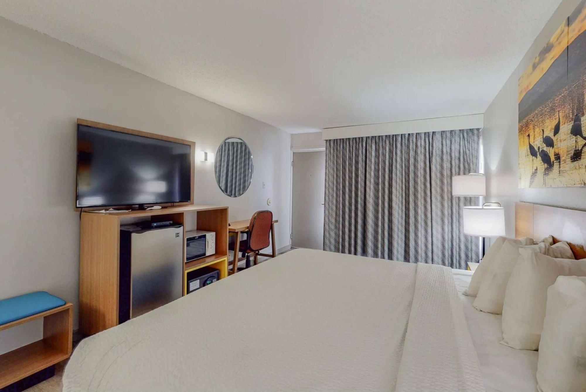 Days Inn By Wyndham Socorro Bagian luar foto