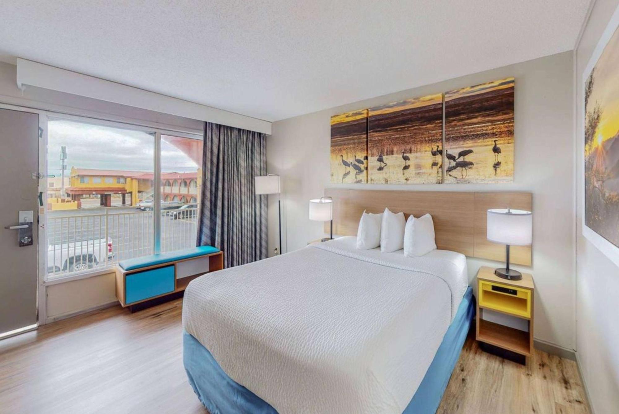 Days Inn By Wyndham Socorro Bagian luar foto