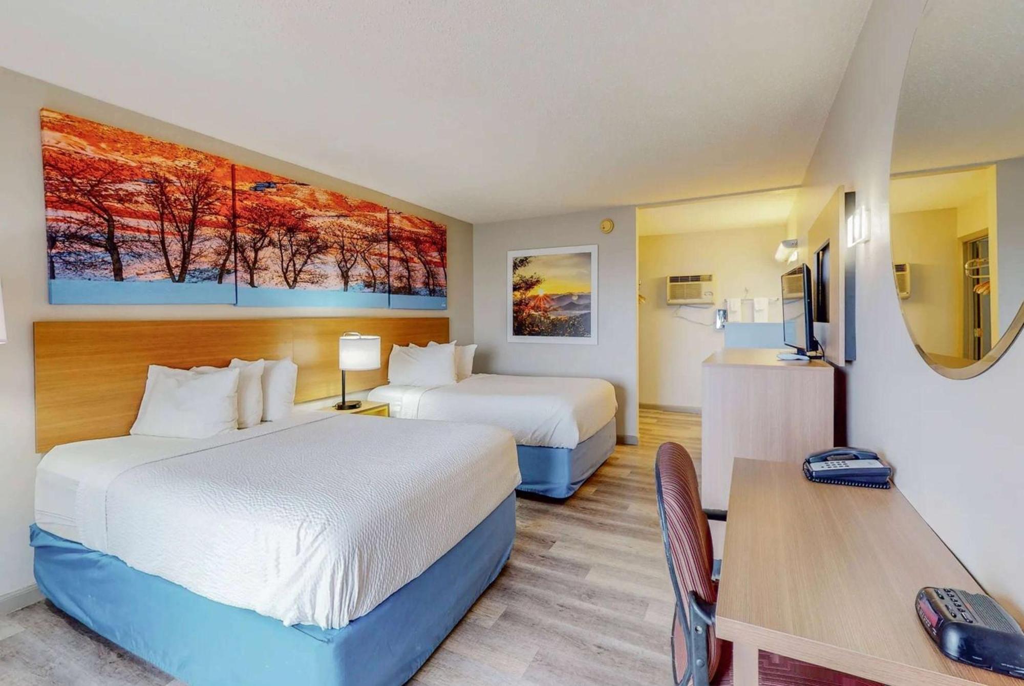 Days Inn By Wyndham Socorro Bagian luar foto