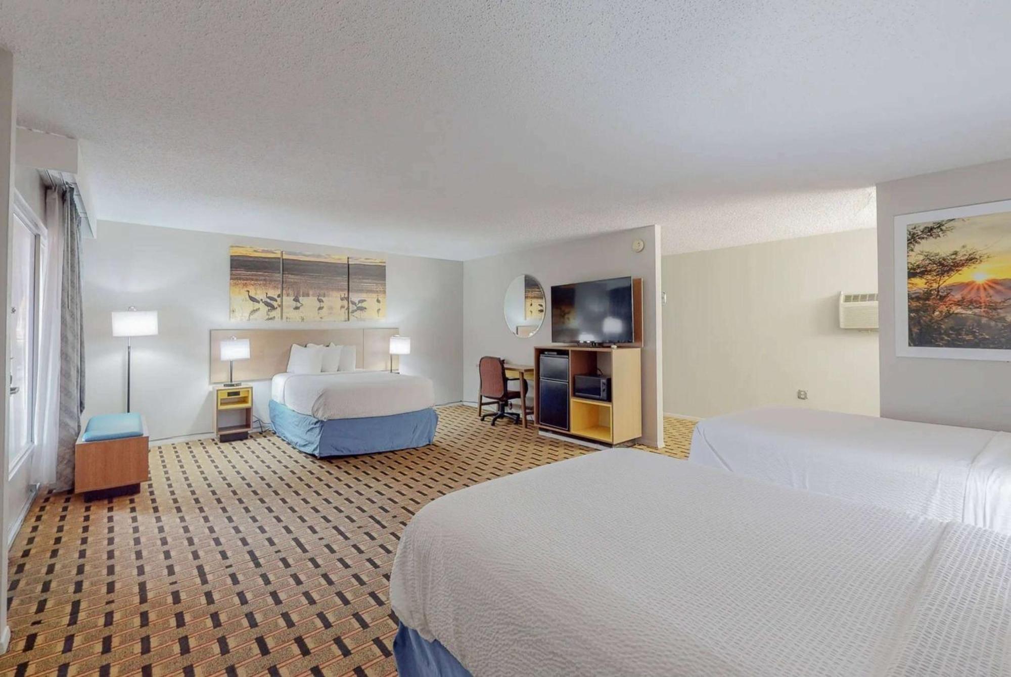 Days Inn By Wyndham Socorro Bagian luar foto