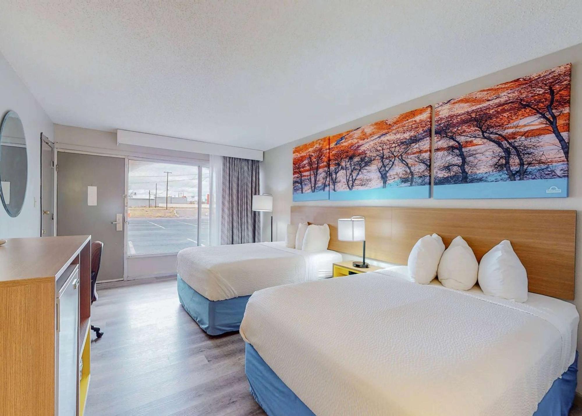 Days Inn By Wyndham Socorro Bagian luar foto