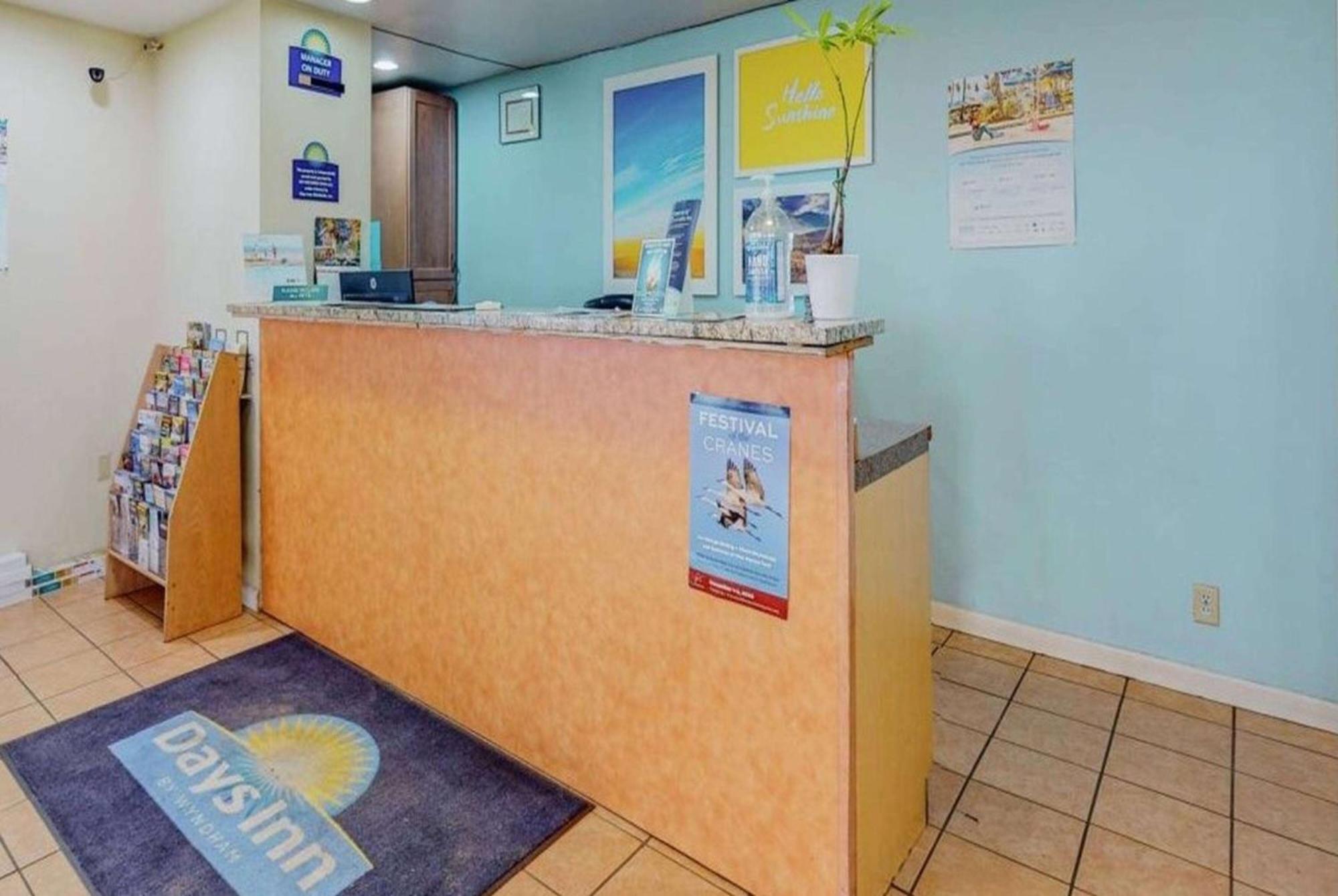 Days Inn By Wyndham Socorro Bagian luar foto